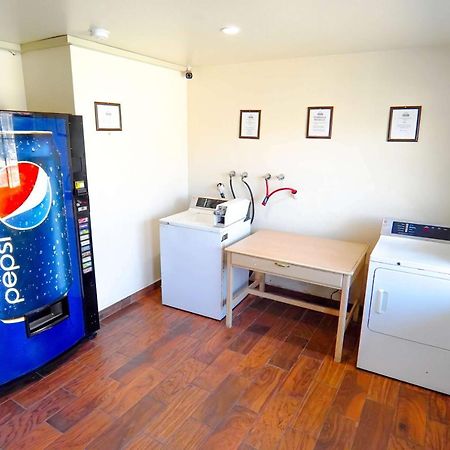 Beyond Stay Hotel Victorville Downtown Bagian luar foto