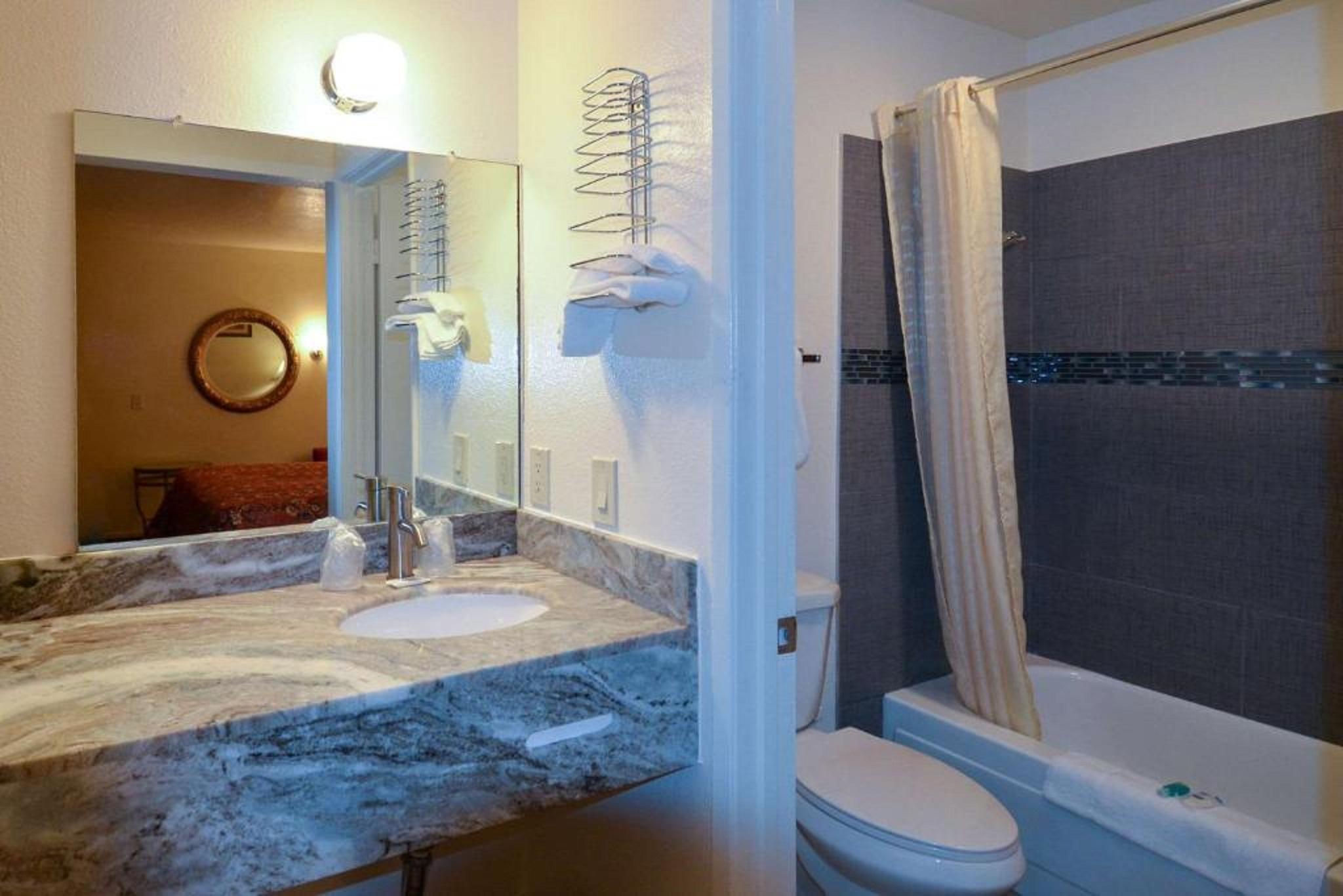 Beyond Stay Hotel Victorville Downtown Bagian luar foto