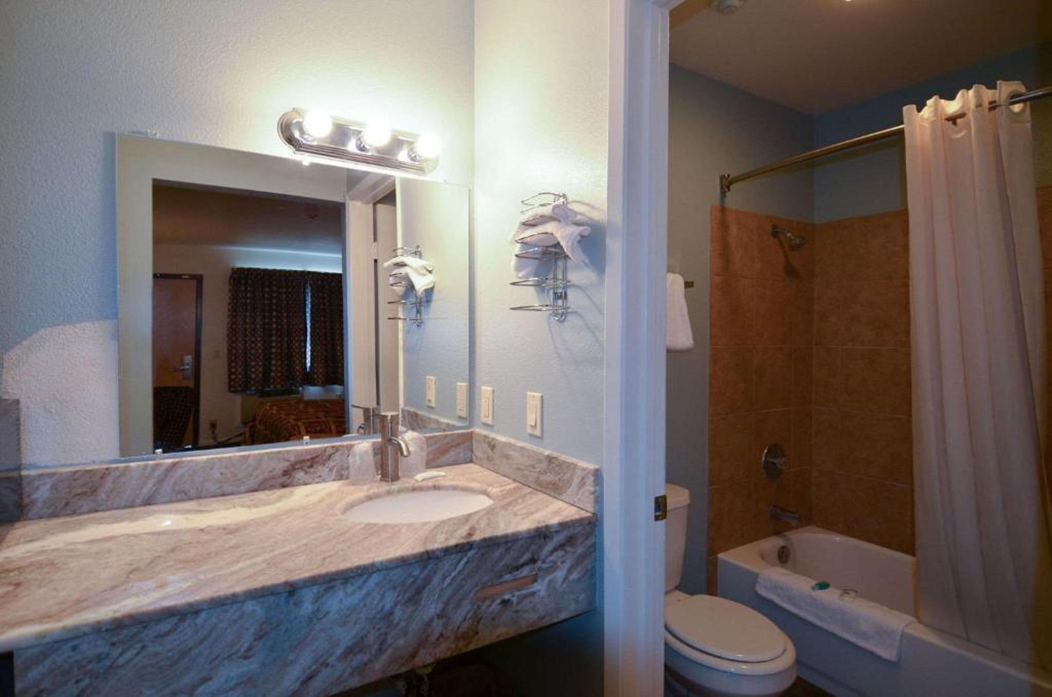 Beyond Stay Hotel Victorville Downtown Bagian luar foto