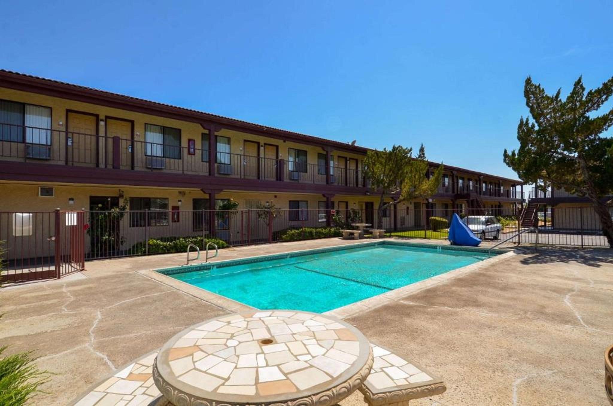 Beyond Stay Hotel Victorville Downtown Bagian luar foto