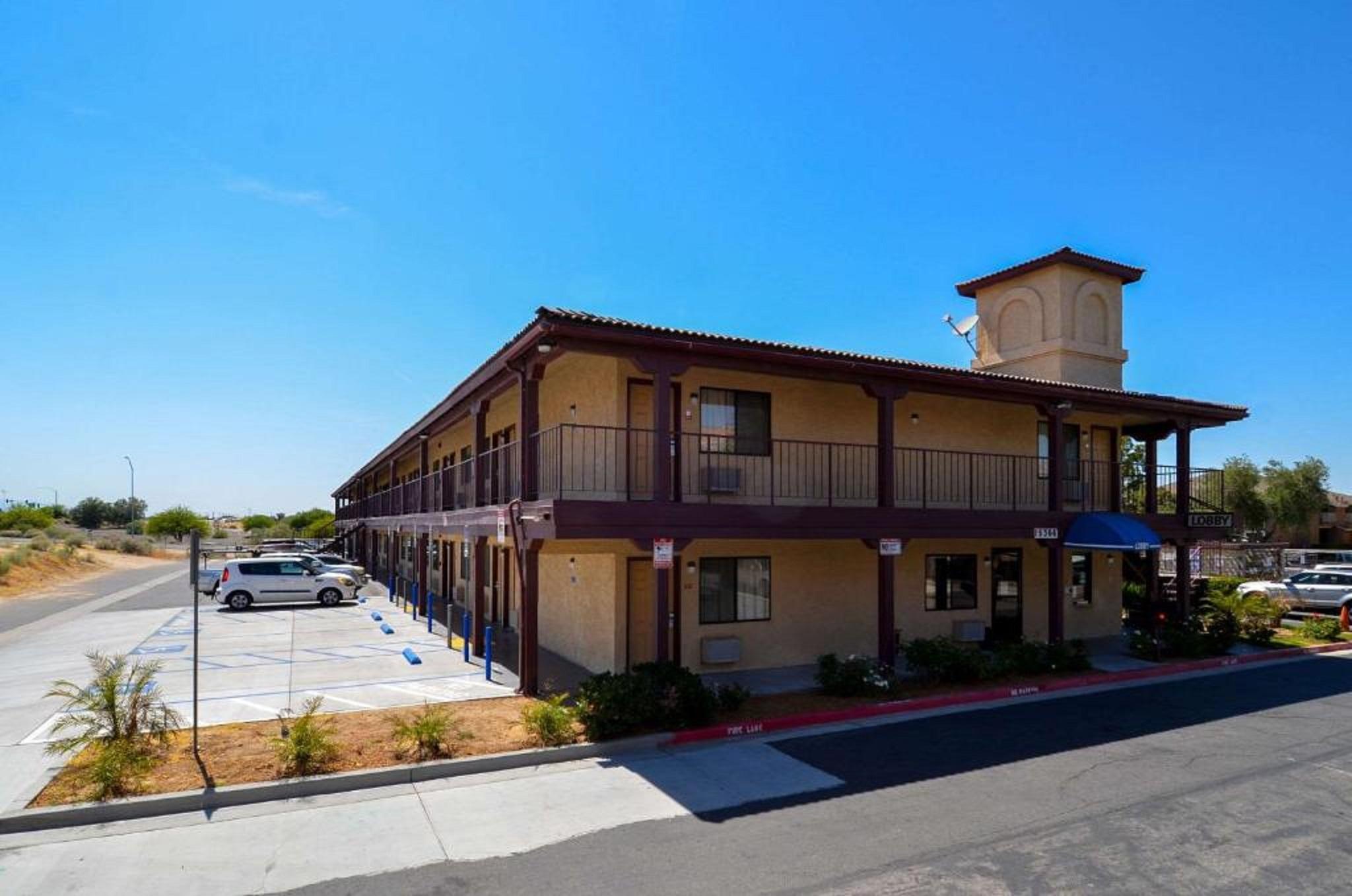 Beyond Stay Hotel Victorville Downtown Bagian luar foto