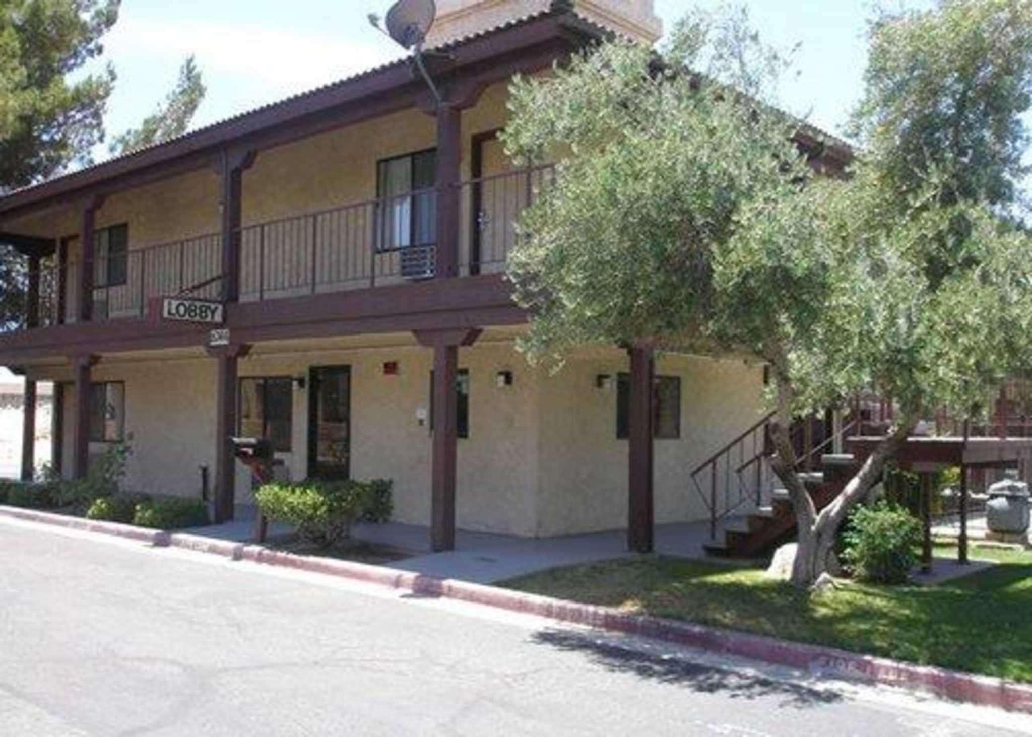 Beyond Stay Hotel Victorville Downtown Bagian luar foto