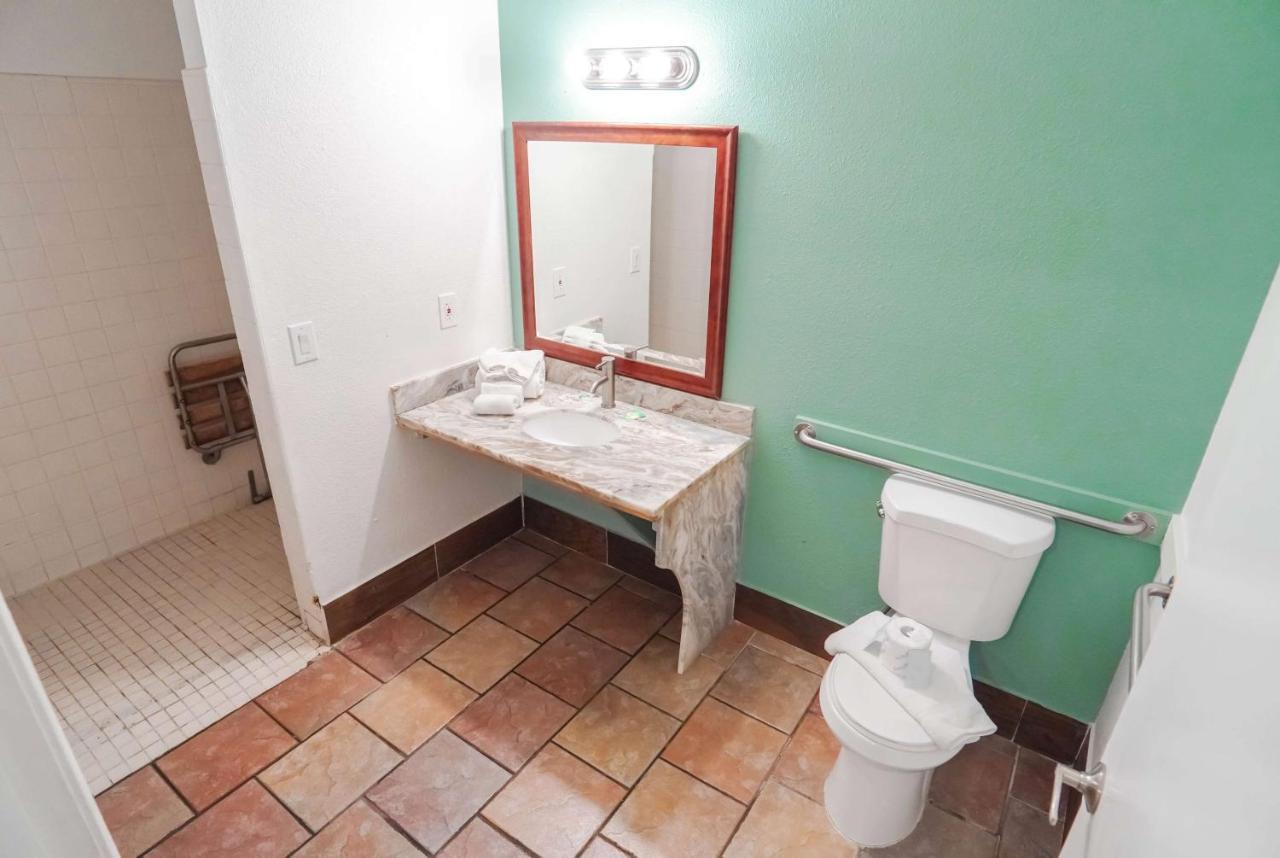 Beyond Stay Hotel Victorville Downtown Bagian luar foto