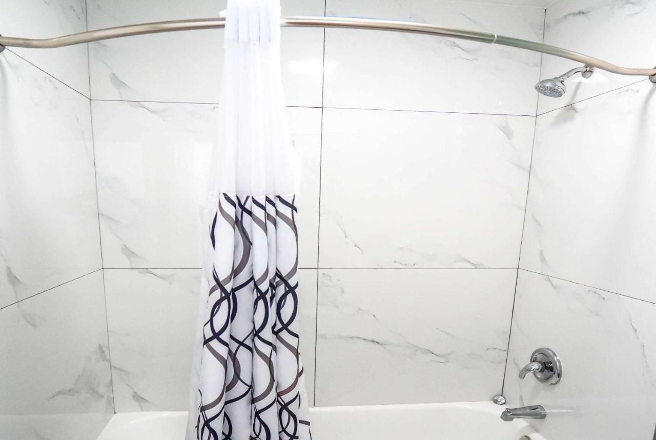 Beyond Stay Hotel Victorville Downtown Bagian luar foto